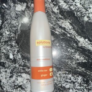 Solutions by Great Clips New Daily Leave in Conditioner White Tea & Ginger 8 oz